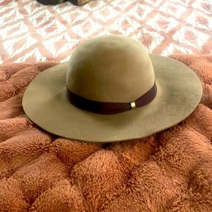 Mossant Wool Hat with brown trim